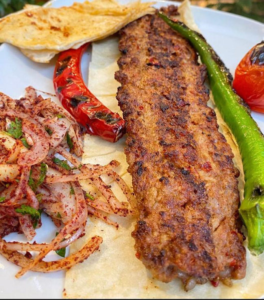 Kuzu Şiş Salata