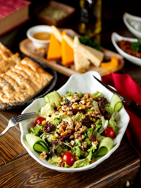 Kuzu Şiş Salata