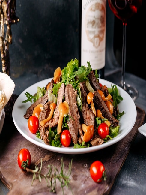 Kuzu Şiş Salata